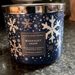 Bath and Body Works 3-wick Midnight Snow Candle.